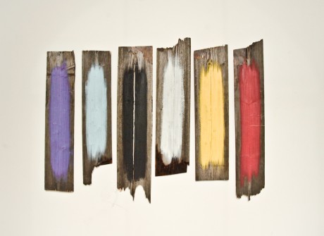 Planken-2010-Holzplanken in den Farben der Trauer